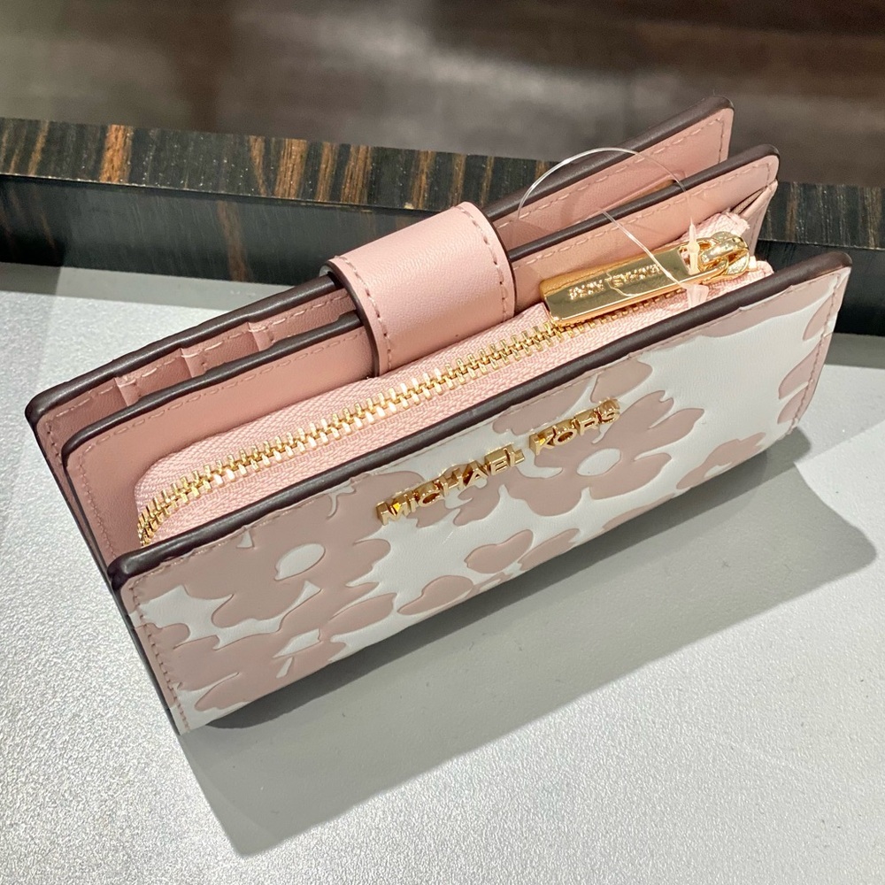 Michael Kors Jet Set Medium Floral Print Bi-Fold Wallet - Picture 9 of 12